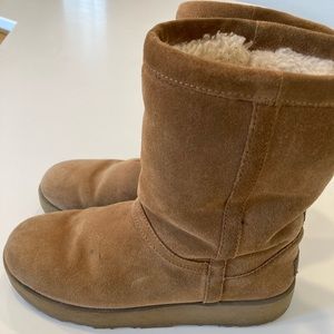 Ugh Classic Short Arctic Grip Boot Size 8.5